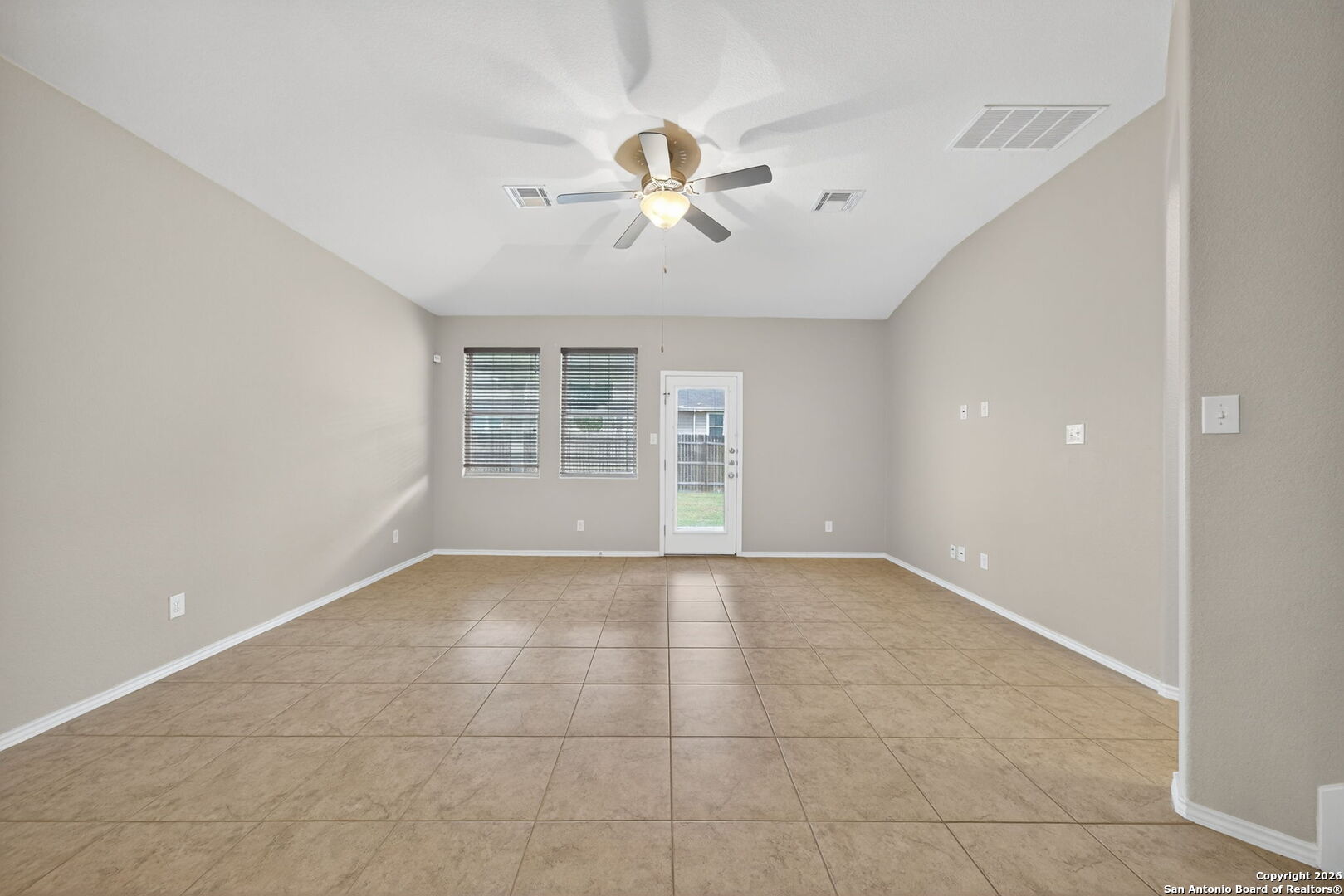 10405 Macarthur Way Converse, TX 78109 - Photo 9 of 33