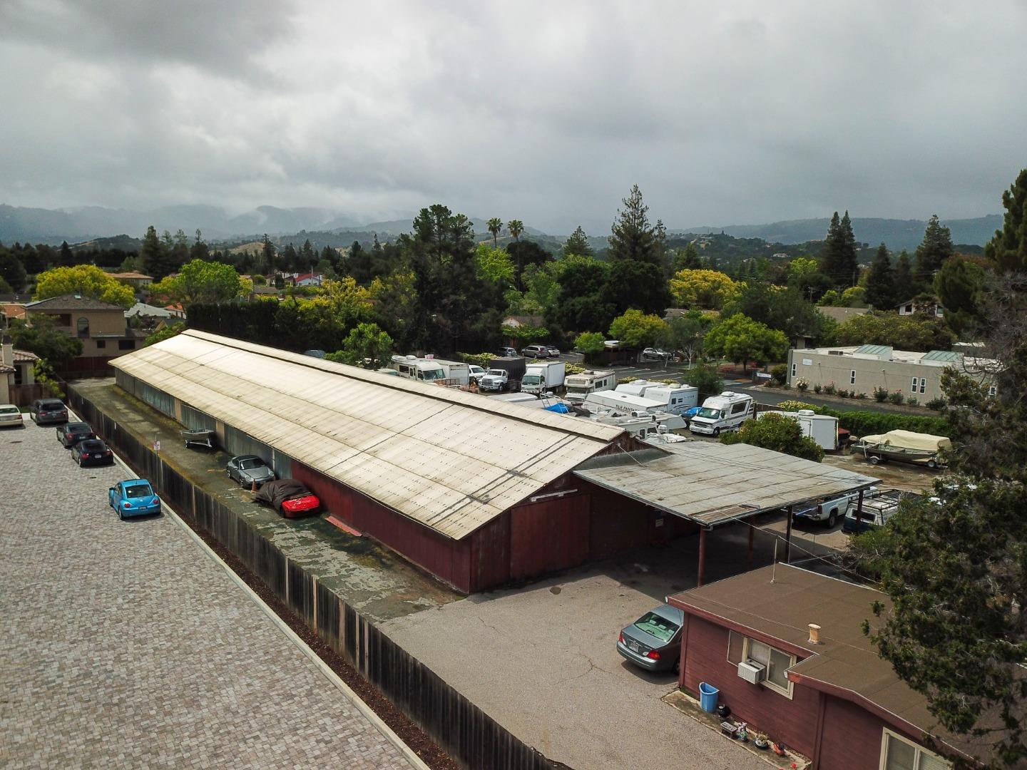 20860 McClellan Road Cupertino, CA 95014 - Photo 4 of 6 a view of a terrace with sitting area