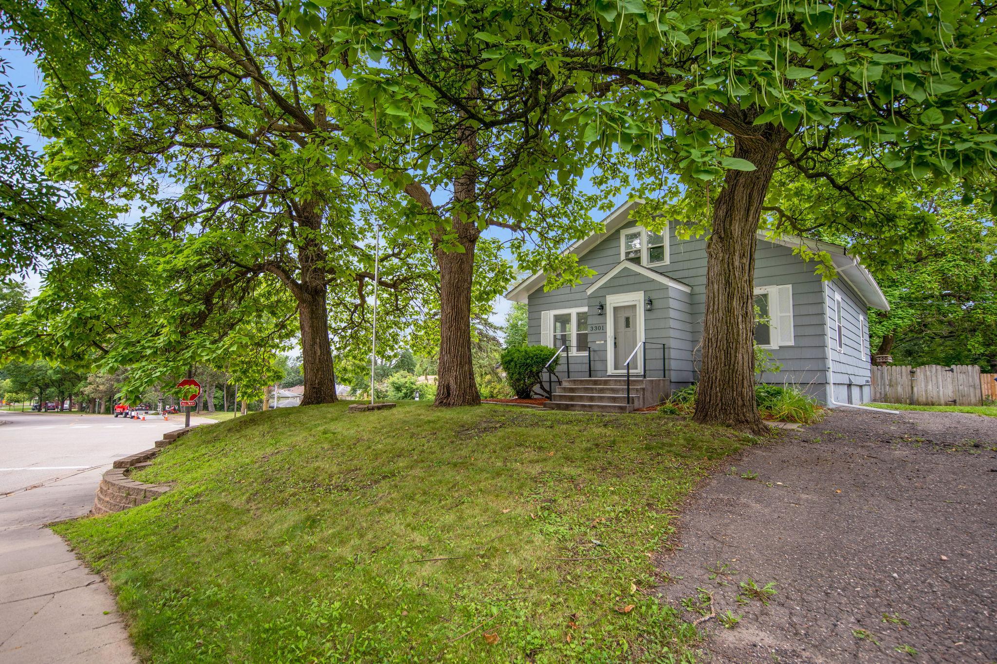 3301 Beard Avenue North Robbinsdale, MN 55422 - Photo 2 of 48