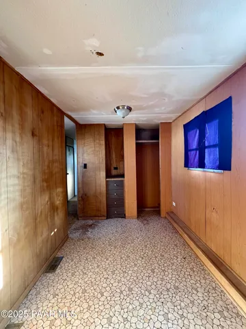 a view of a livingroom with an entryway