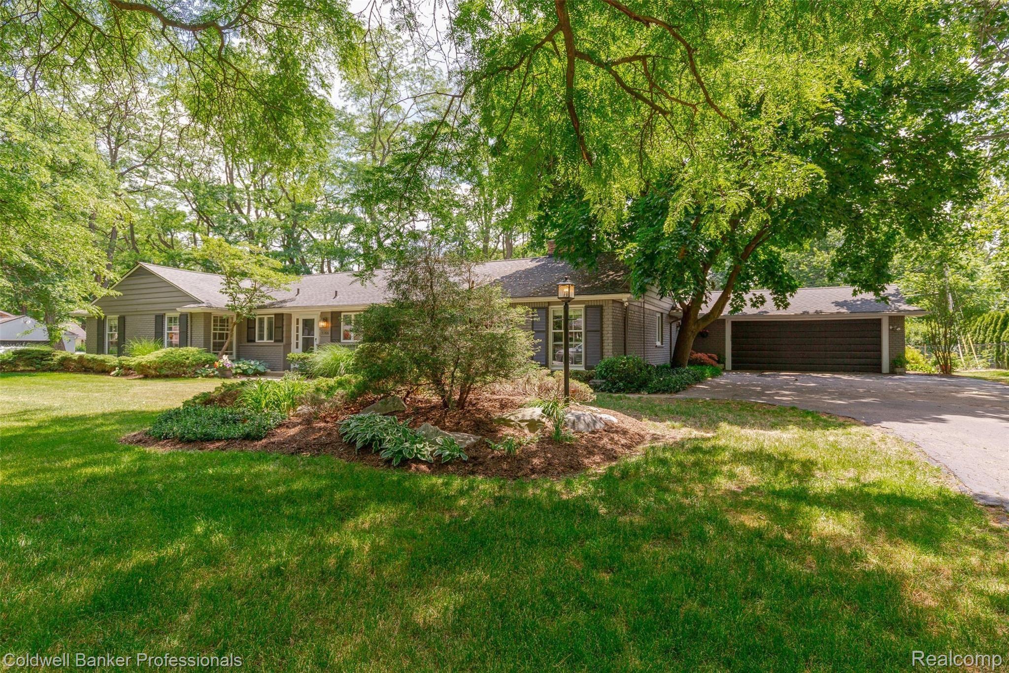 1066 Rock Spring Road Bloomfield Hills, MI 48304 - Photo 3 of 33 592A2788.jpeg