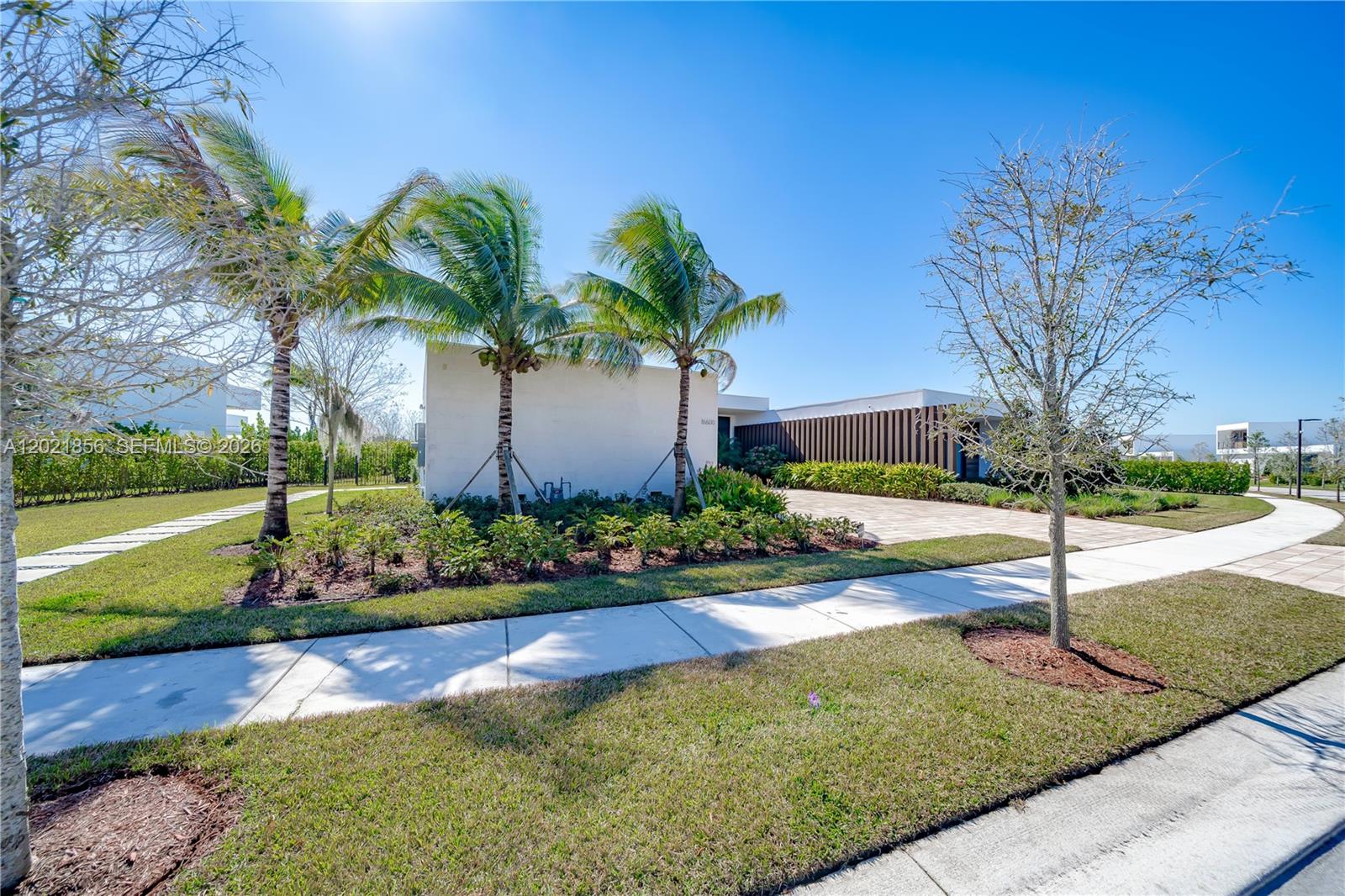 16600 Sunset Way Weston, FL 33326 - Photo 9 of 80