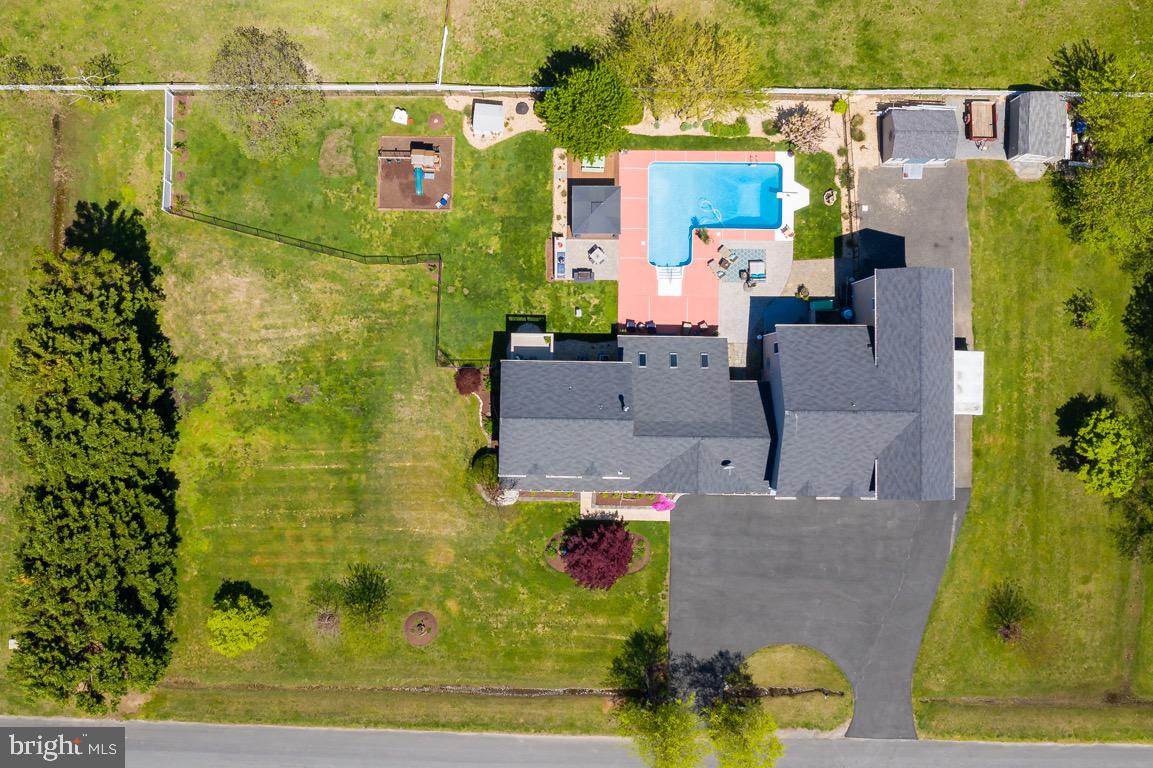 107 Jones Road Chester, MD 21619 - Photo 7 of 64 Over one acre of property.
