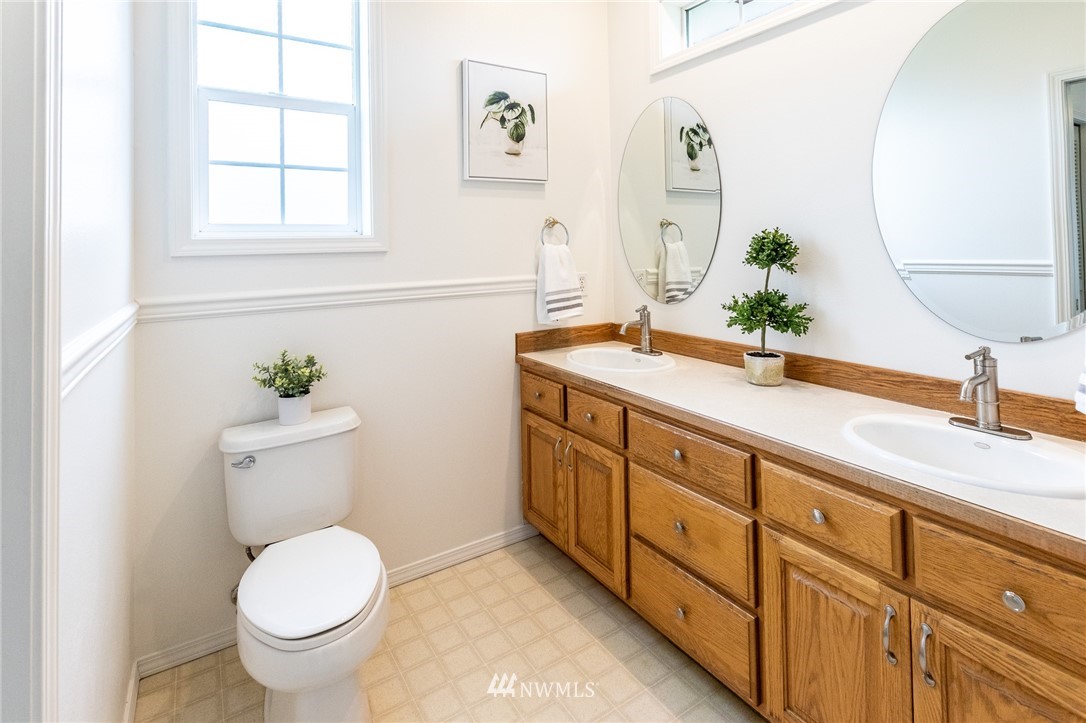 9147 Benson Road Lynden, WA 98264 - Photo 18 of 40 a bathroom with a shower
