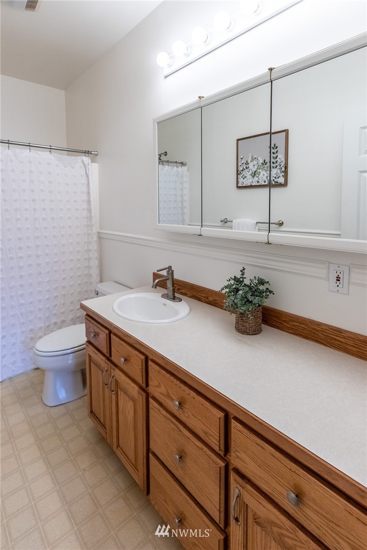 9147 Benson Road Lynden, WA 98264 - Photo 22 of 40 an empty room with a window