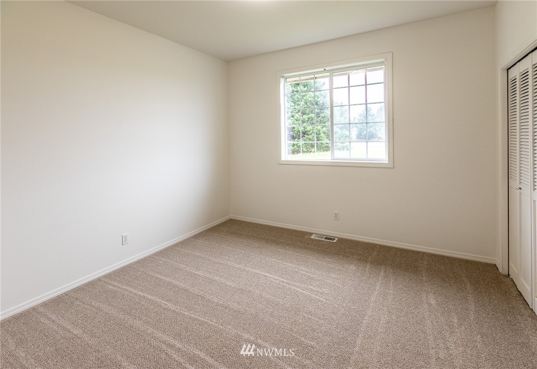 9147 Benson Road Lynden, WA 98264 - Photo 23 of 40 a utility room with dryer and washer