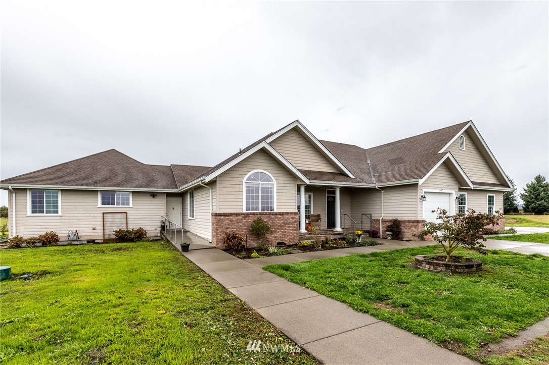9147 Benson Road Lynden, WA 98264 - Photo 5 of 40 a living room with furniture and a fireplace
