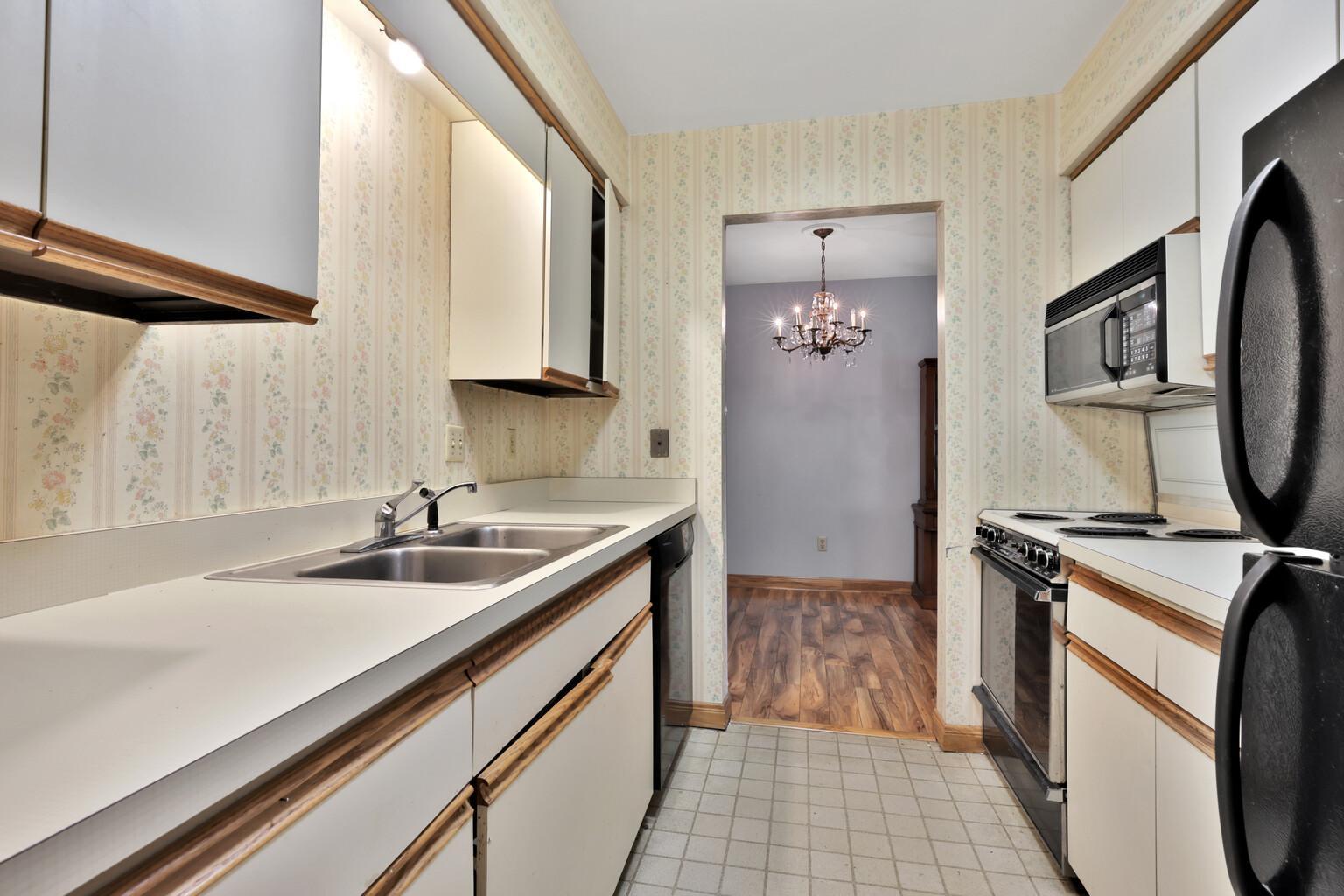 2220 Midland Grove Road, Unit 206 Roseville, MN 55113 - Photo 6 of 33