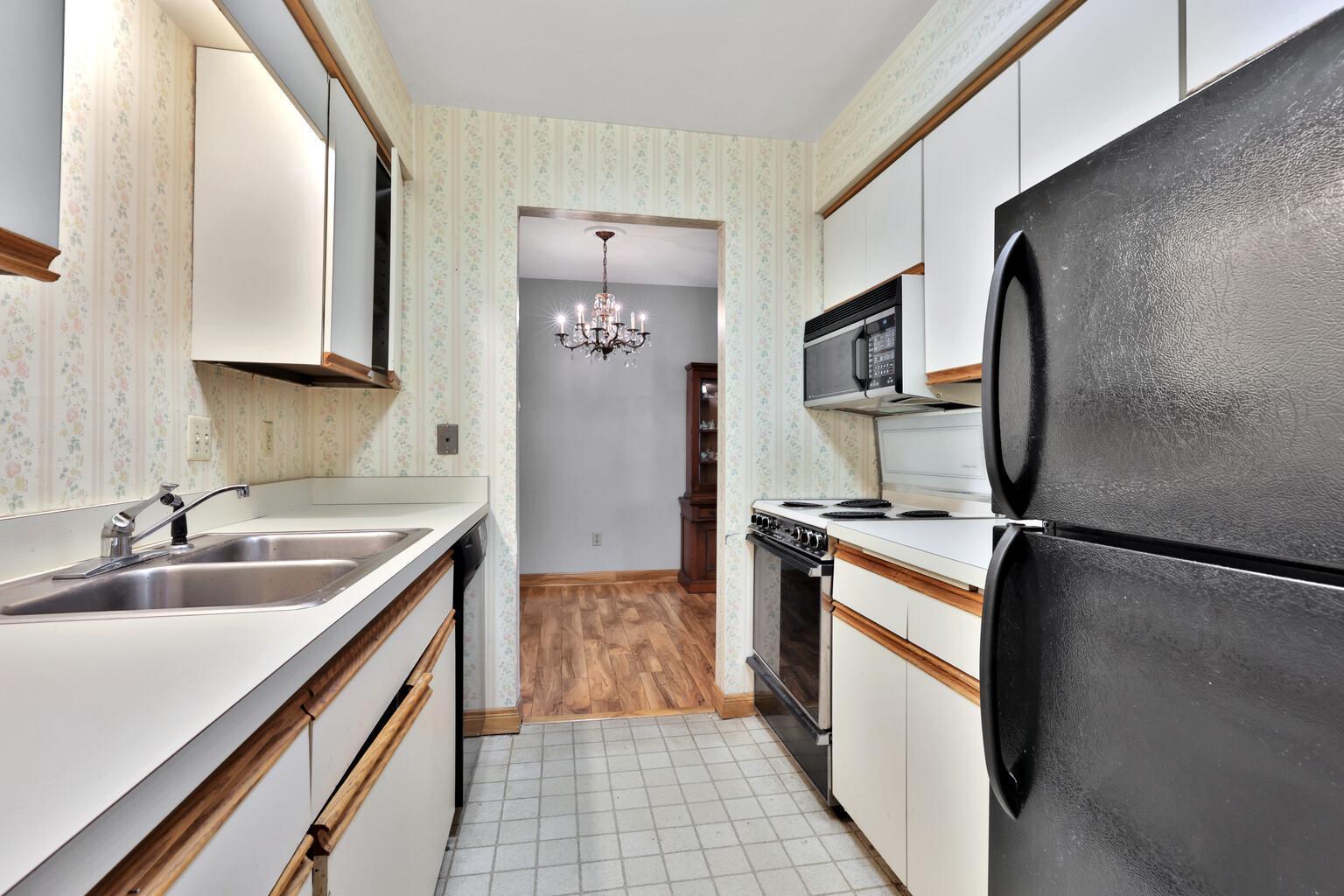 2220 Midland Grove Road, Unit 206 Roseville, MN 55113 - Photo 7 of 33