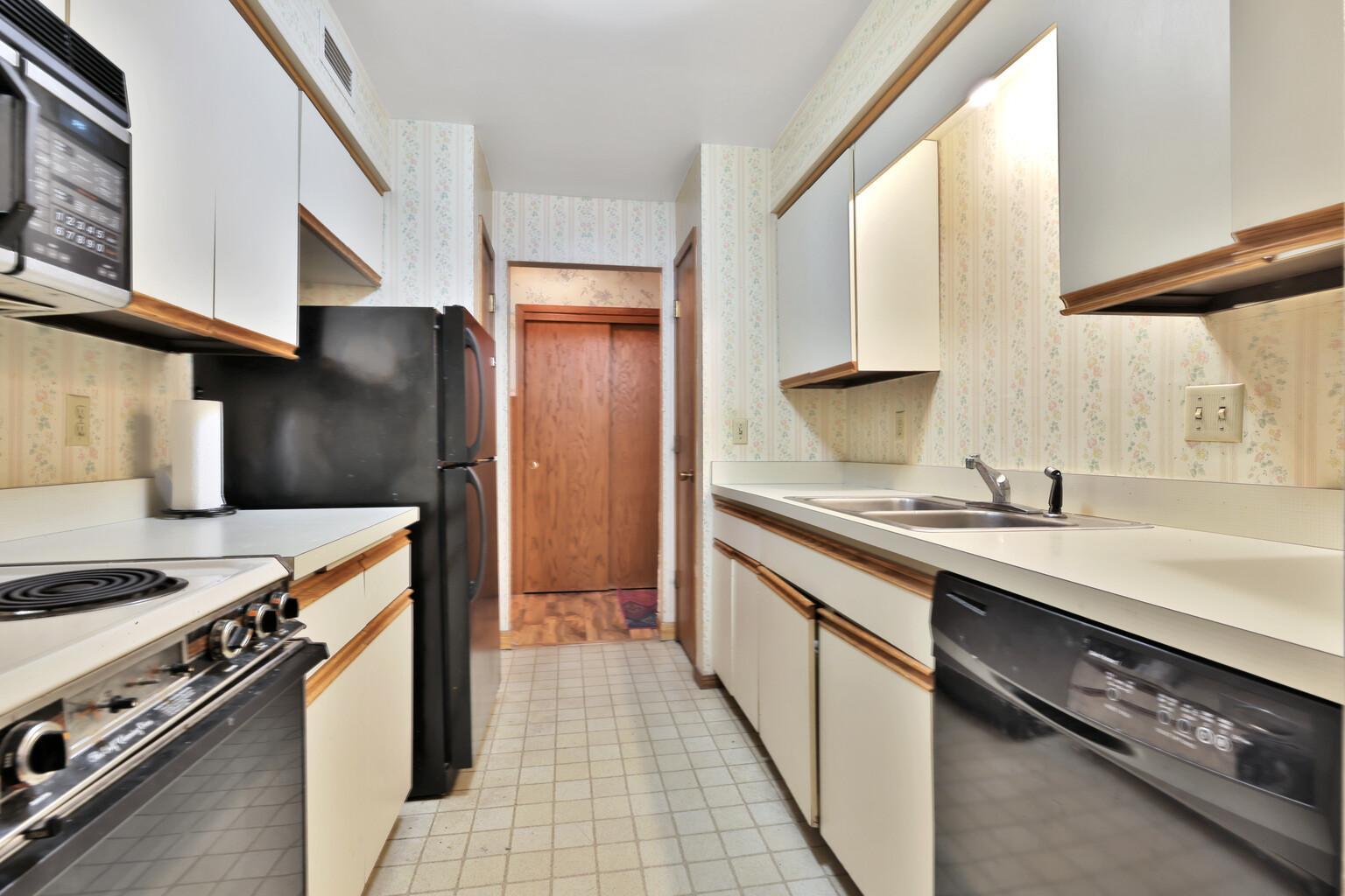 2220 Midland Grove Road, Unit 206 Roseville, MN 55113 - Photo 8 of 33