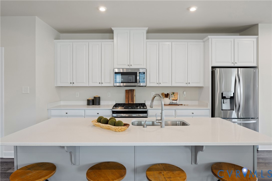 1817 German School Road Richmond, VA 23225 - Photo 12 of 39 Quartz counters and stainless appliances