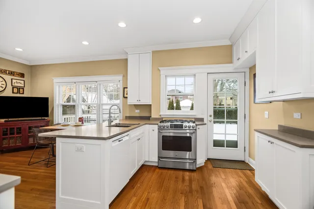 $989,000 | 2731 Park Place, Evanston, IL 60201