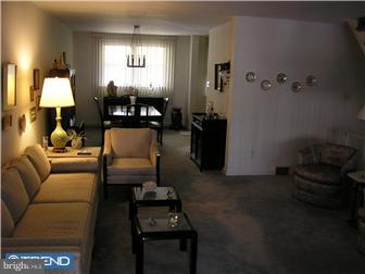 7328 Greenhill Road Philadelphia, PA 19151 - Photo 3 of 11 Living Room