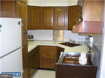 7328 Greenhill Road Philadelphia, PA 19151 - Photo 5 of 11 Kitchen