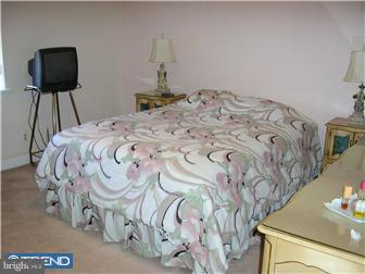 7328 Greenhill Road Philadelphia, PA 19151 - Photo 7 of 11 Bedroom - Main