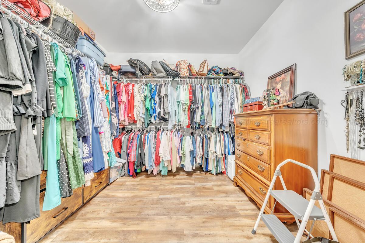 1944 Radiant City Road Nauvoo, AL 35578 - Photo 19 of 45 Primary Closet