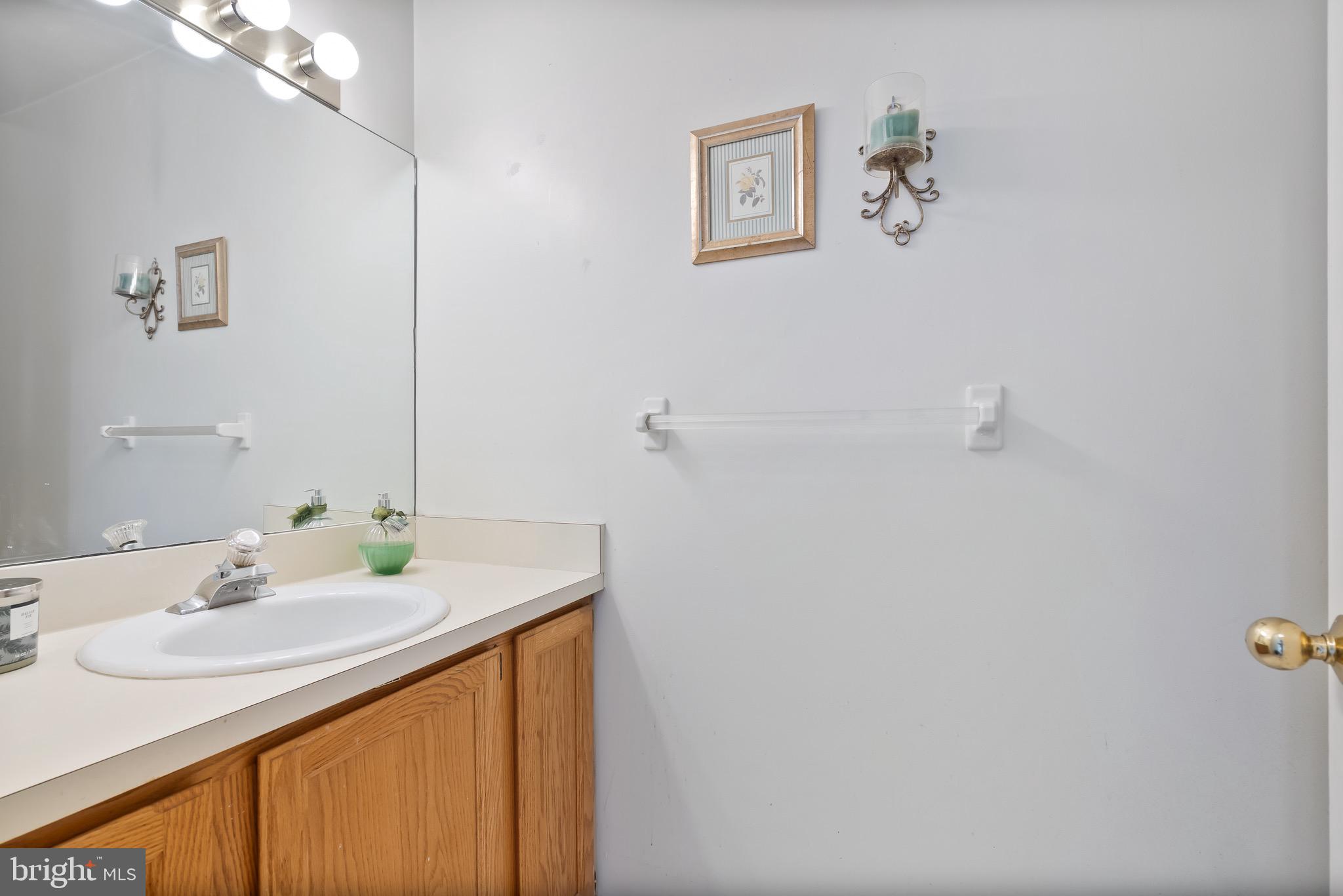 3900 West Ford Road, Unit 23C Philadelphia, PA 19131 - Photo 14 of 28 Powder Room