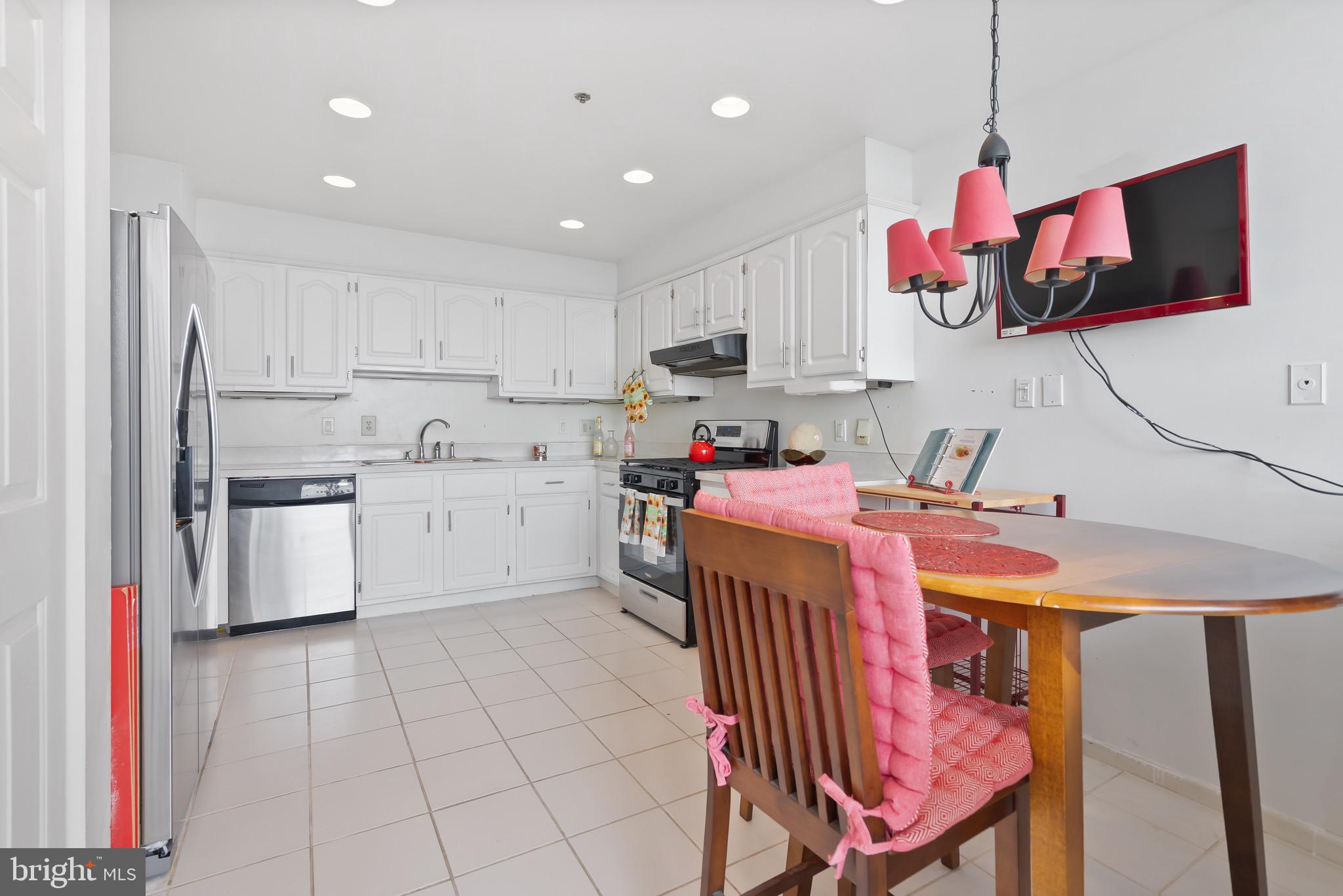 3900 West Ford Road, Unit 23C Philadelphia, PA 19131 - Photo 10 of 28 Kitchen Breakfast Area