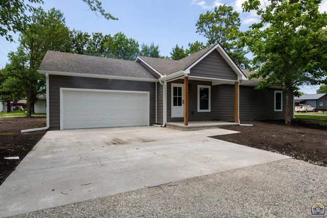 $219,900 | 702 South 8th Street, Burlington, KS 66839