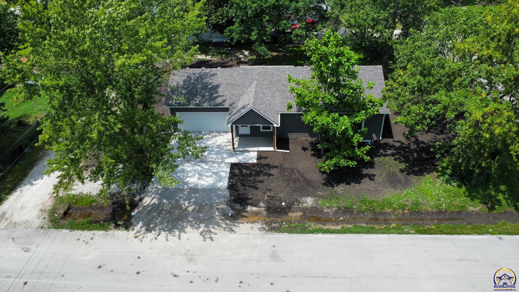 702 South 8th Street Burlington, KS 66839 - Photo 6 of 48