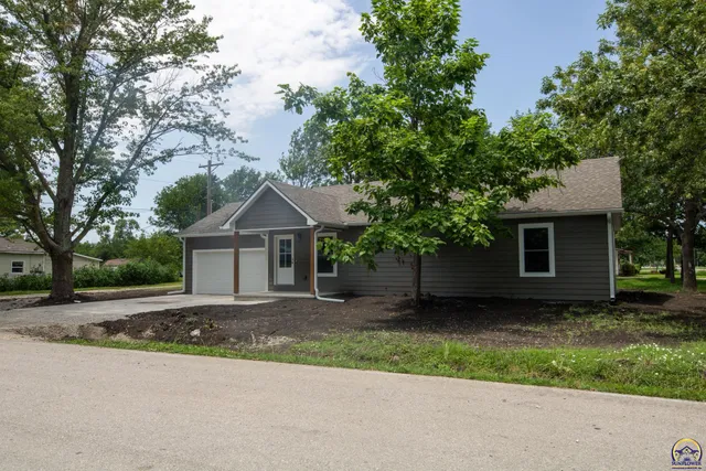 $225,000 | 702 South 8th Street, Burlington, KS 66839