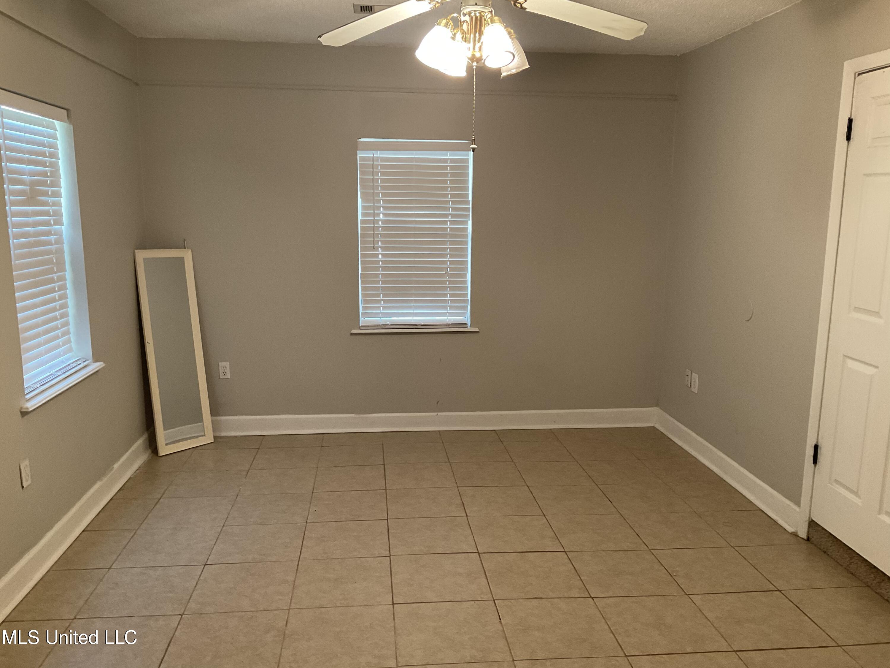 109 McRaven Street Clinton, MS 39056 - Photo 6 of 11 9F27DFE5-668B-4A2F-B439-26D3581A7103