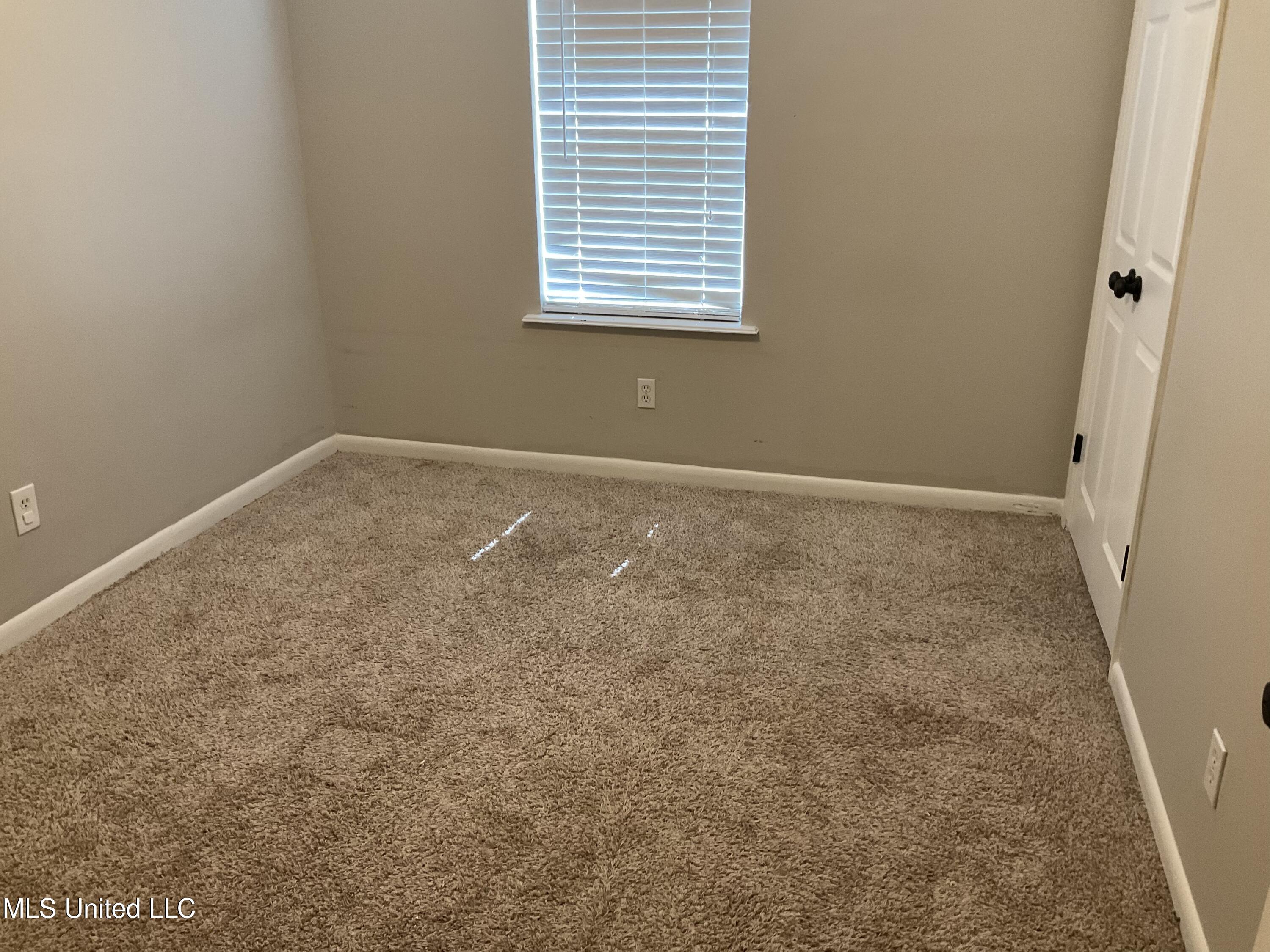 109 McRaven Street Clinton, MS 39056 - Photo 7 of 11 8510D27D-7DBB-4532-9DF1-BEDCA30E8904