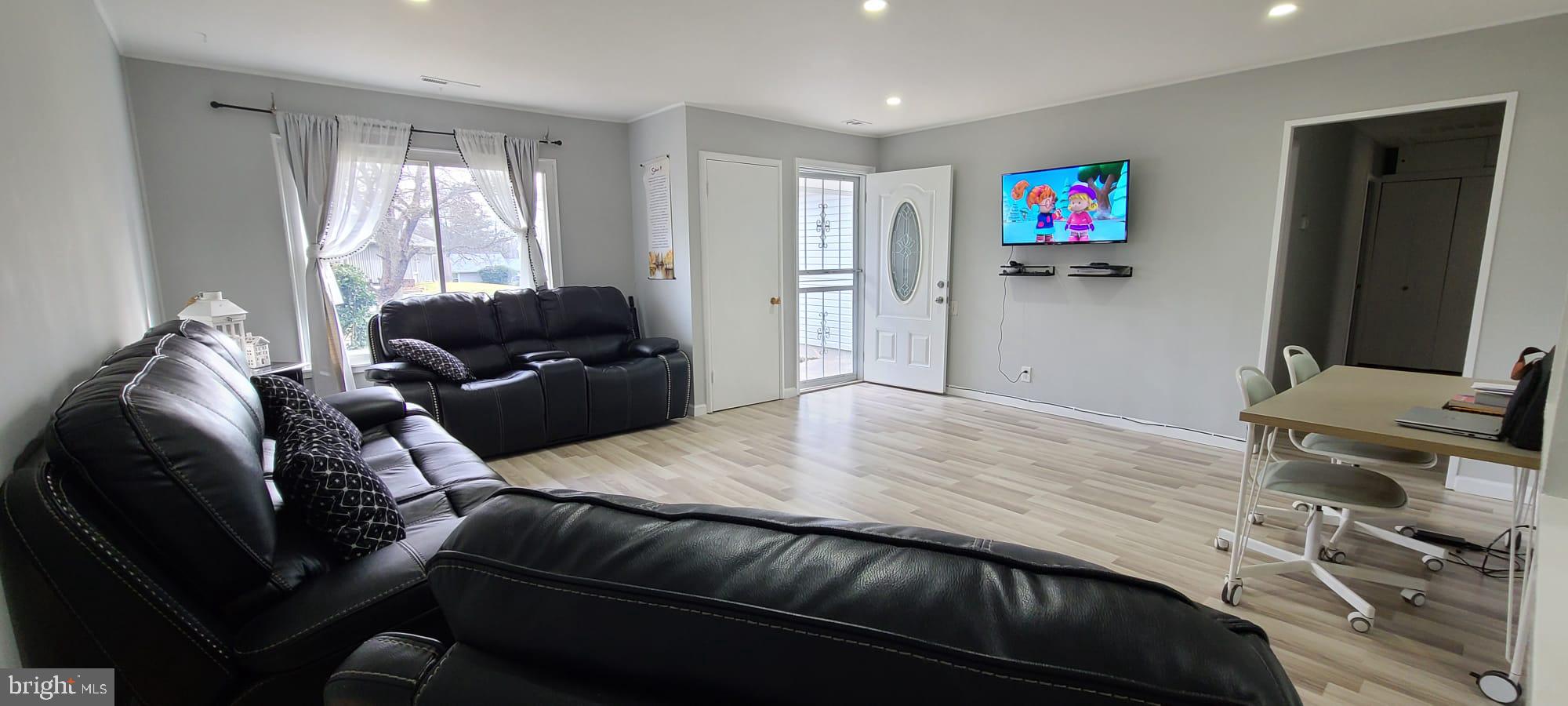 14924 Hydrus Road Silver Spring, MD 20906 - Photo 9 of 41 Living Room