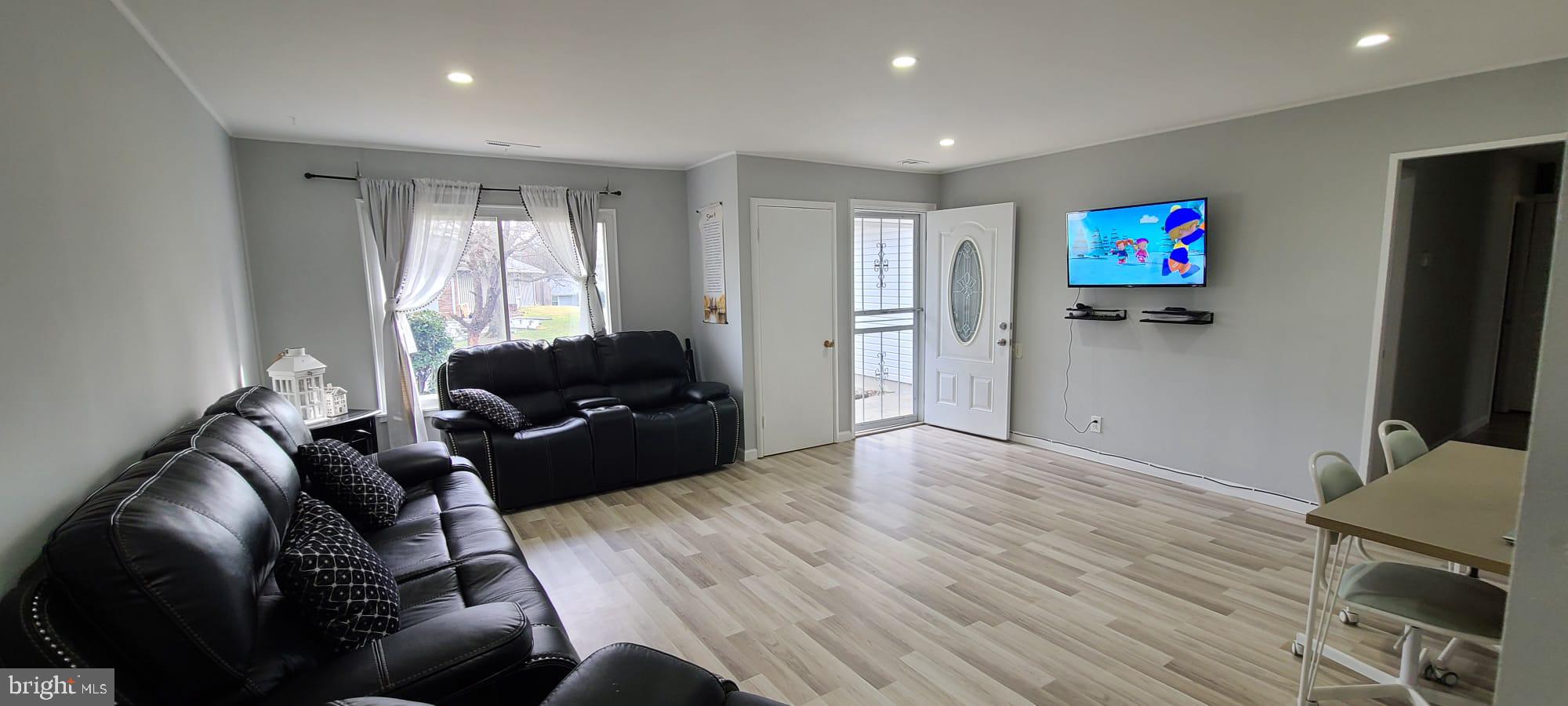 14924 Hydrus Road Silver Spring, MD 20906 - Photo 10 of 41 Gallery Image 10