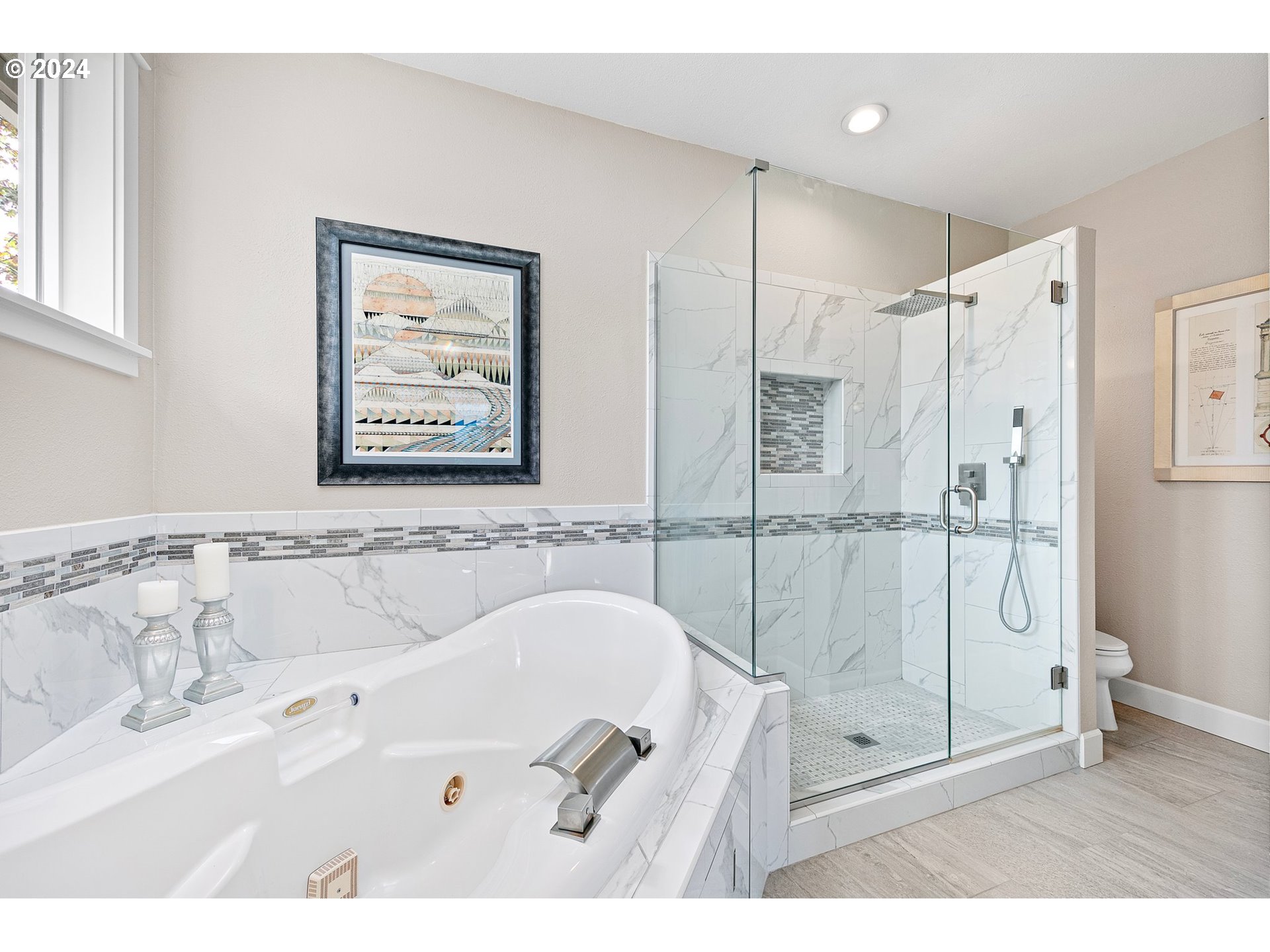 3321 Bentley Avenue Eugene, OR 97405 - Photo 20 of 48 a bathroom with a shower sink and mirror