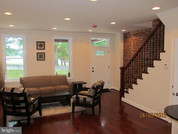 417 Columbia Road Northwest Washington, DC 20001 - Photo 14 of 24 Living Room