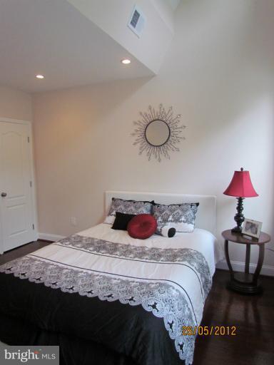 417 Columbia Road Northwest Washington, DC 20001 - Photo 16 of 24 Bedroom (Master)