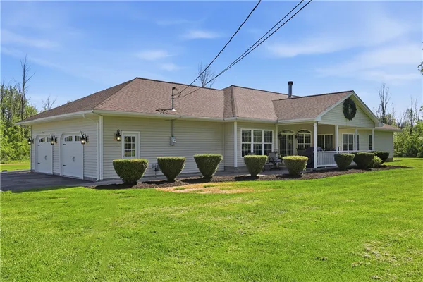 $895,000 | 164 Payne Beach Road, Greece, NY 14468