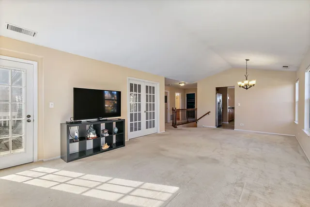 $308,900 | 323 Green Knoll Lane, Unit 323, Streamwood, IL 60107