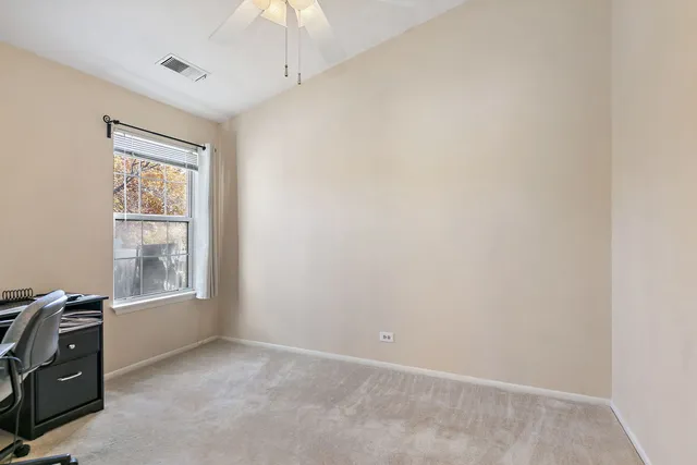 $308,900 | 323 Green Knoll Lane, Unit 323, Streamwood, IL 60107