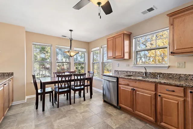 $308,900 | 323 Green Knoll Lane, Unit 323, Streamwood, IL 60107