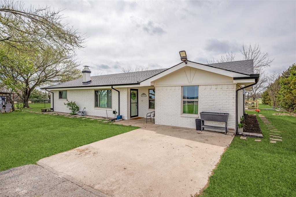 6482 County Road 321 Valley View, TX 76272 - Photo 2 of 40
