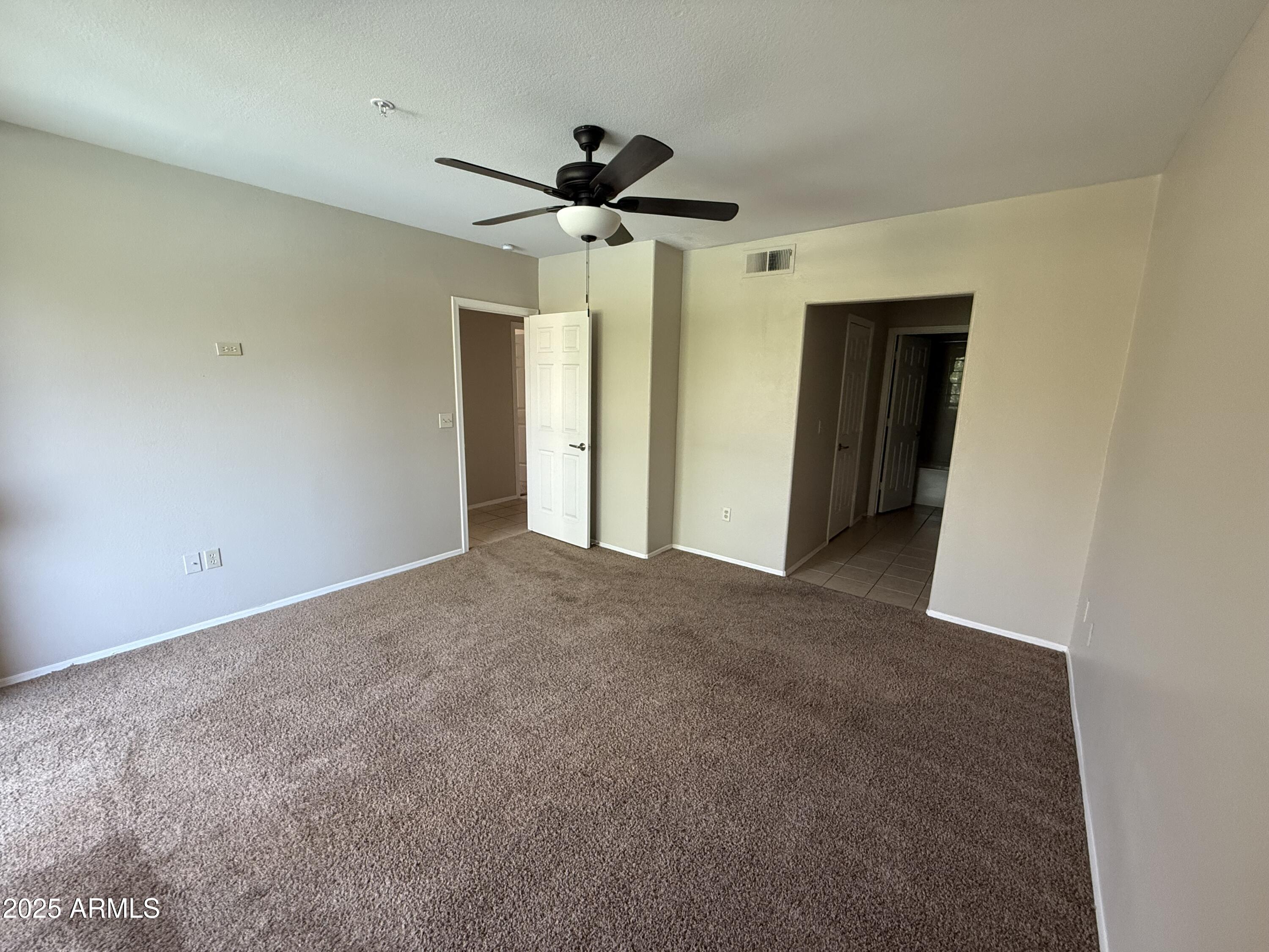 7575 East Indian Bend Road, Unit 2124 Scottsdale, AZ 85250 - Photo 10 of 32 a view of a livingroom with a ceiling fan