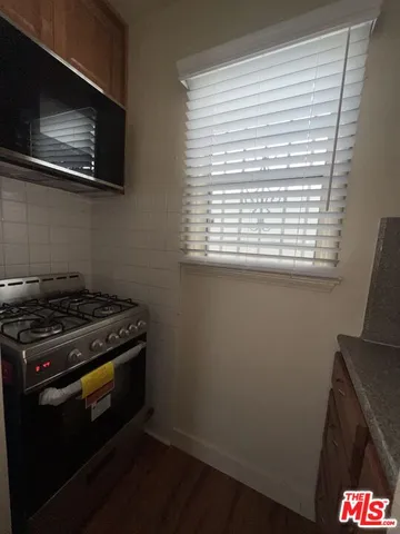 $1,695 | 1306 1/2 South Mansfield Avenue, Los Angeles, CA 90016