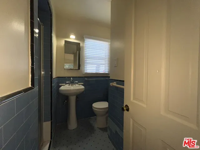 $1,695 | 1306 1/2 South Mansfield Avenue, Los Angeles, CA 90016