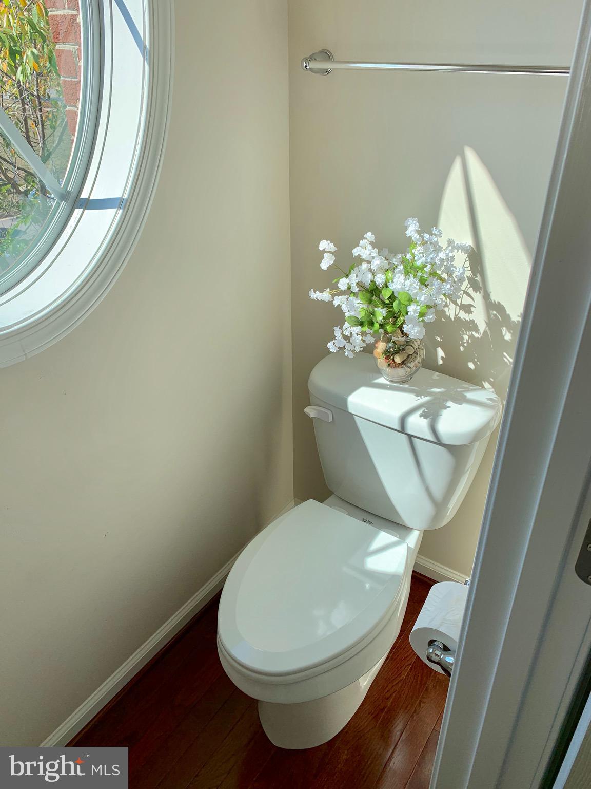 2808 Admiral Ridge Road Accokeek, MD 20607 - Photo 23 of 60 2ND FLOOR HALF BATH