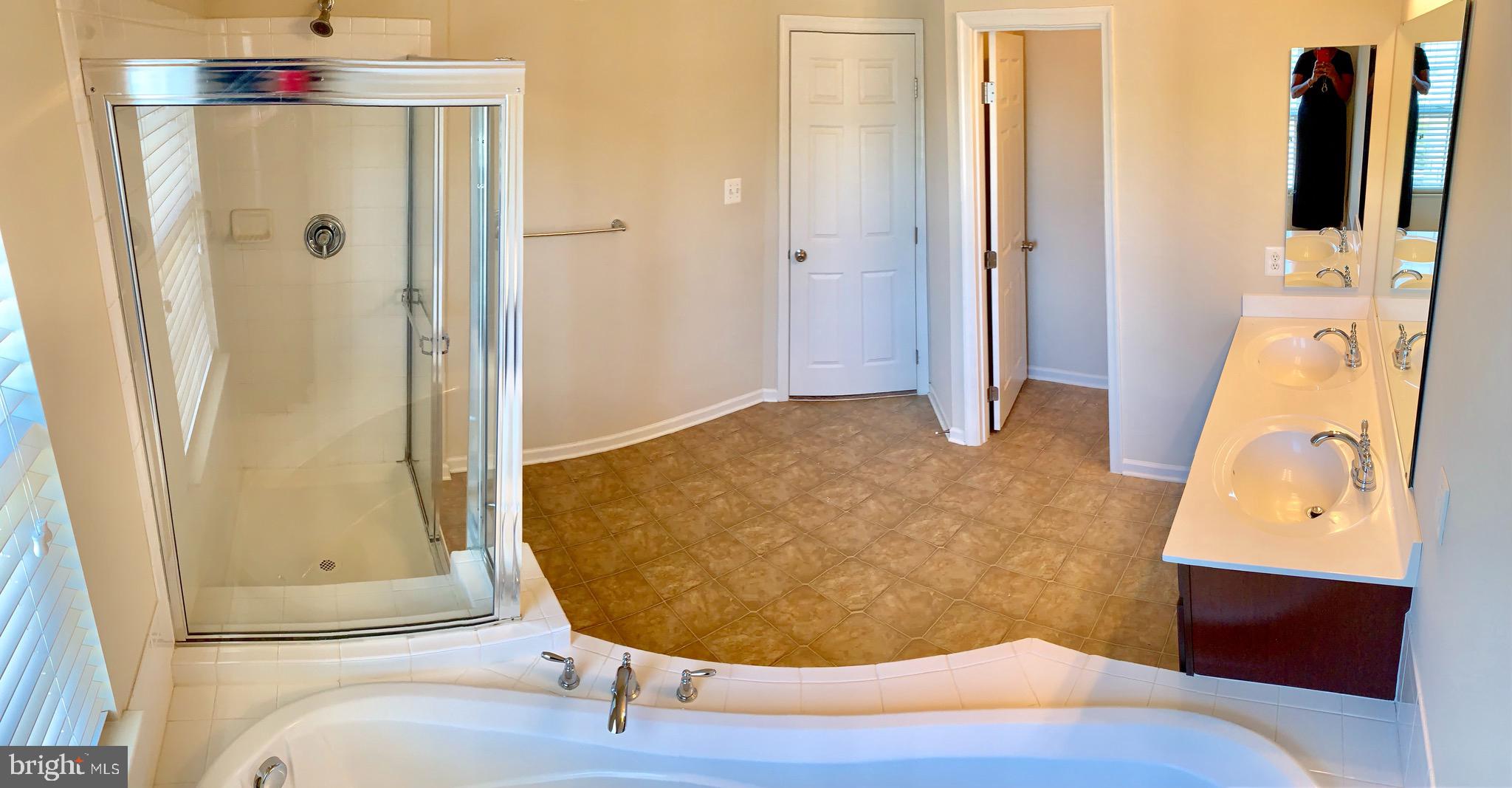 2808 Admiral Ridge Road Accokeek, MD 20607 - Photo 46 of 60 MASTER WITH SEPERATE SHOWER