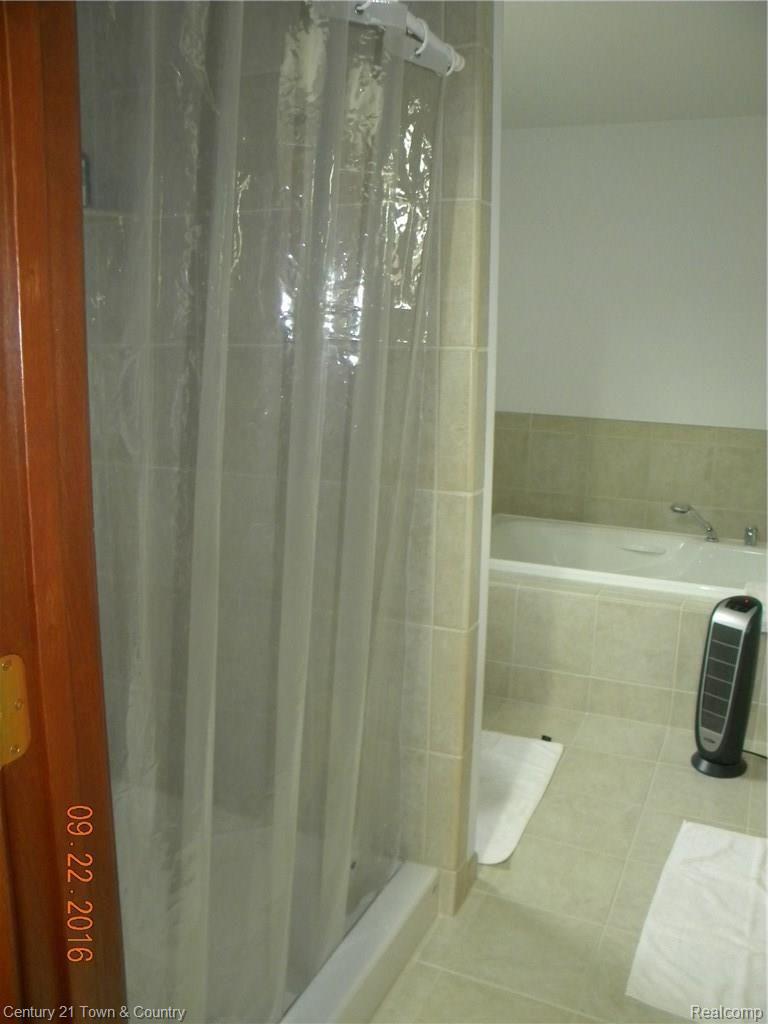 1252 Bembridge Drive Rochester, MI 48307 - Photo 37 of 42 DSCN6243.JPG
