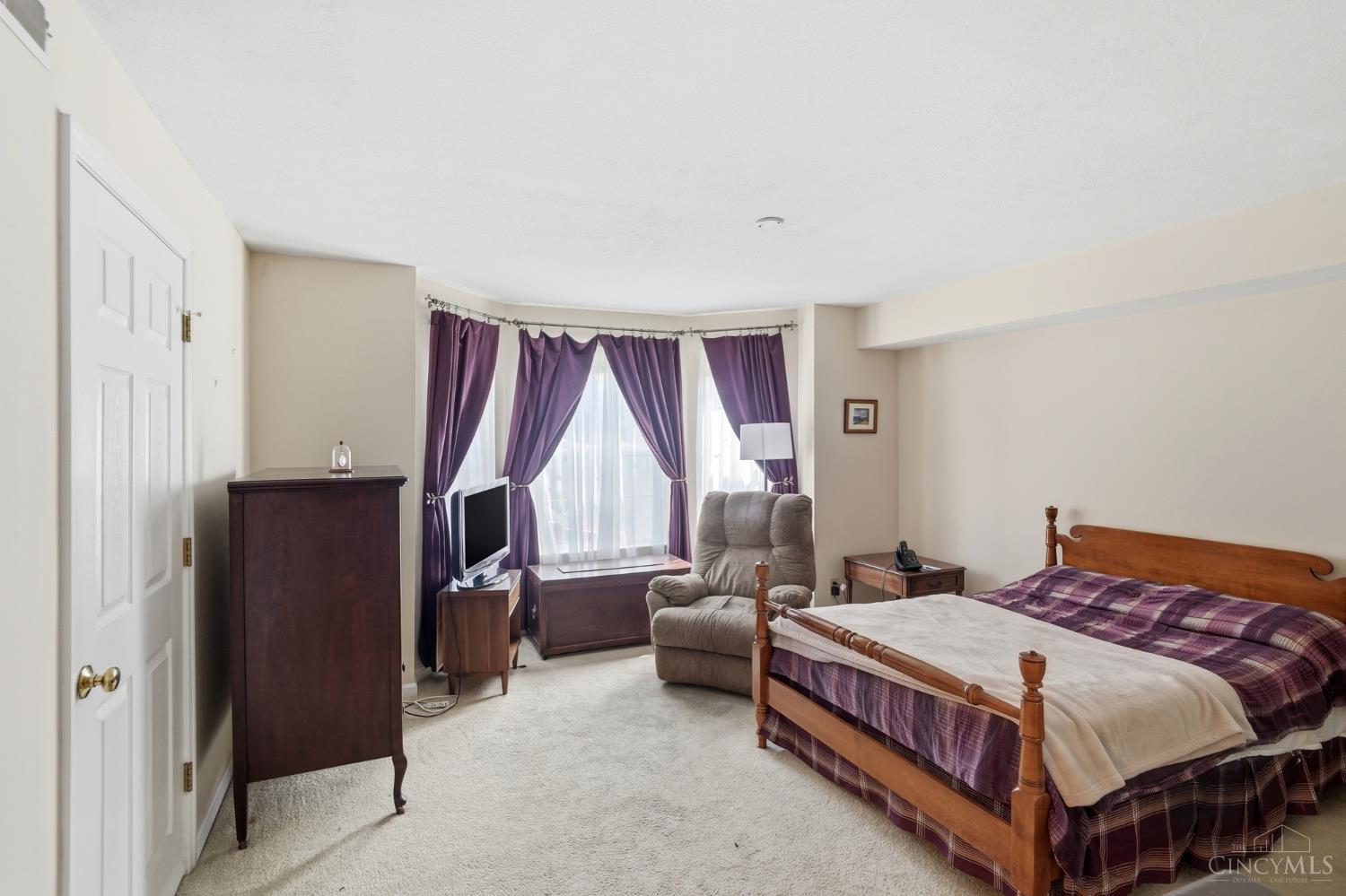 843 Neeb Road, Unit 1 Cincinnati, OH 45233 - Photo 17 of 35