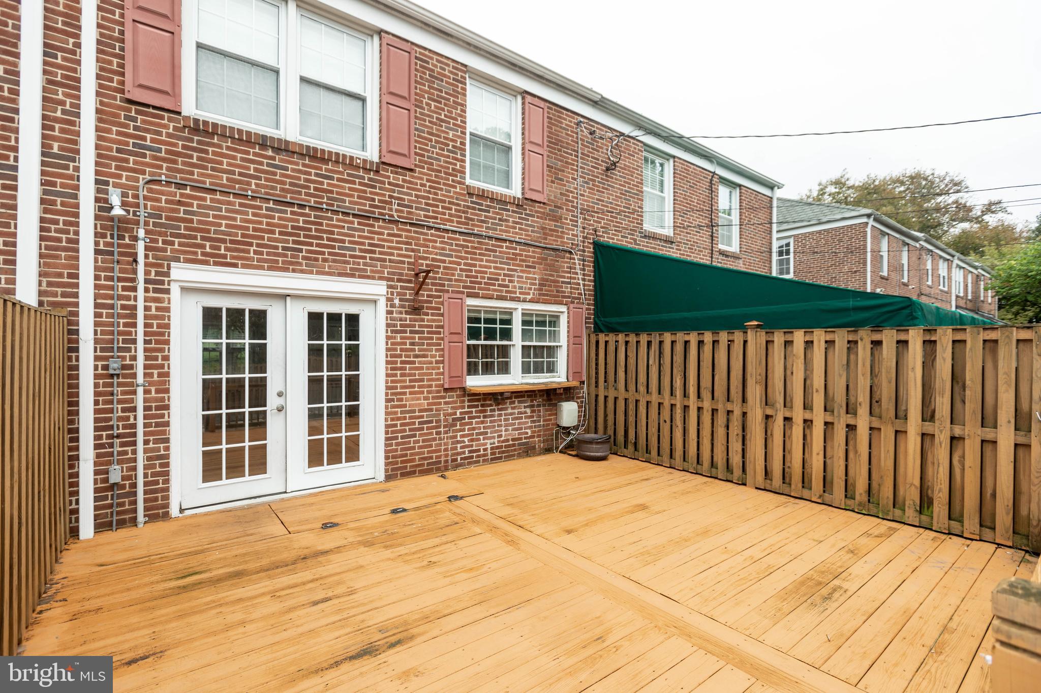 173 Dumbarton Road Baltimore, MD 21212 - Photo 23 of 41 Large rear deck with plenty of space to entertain