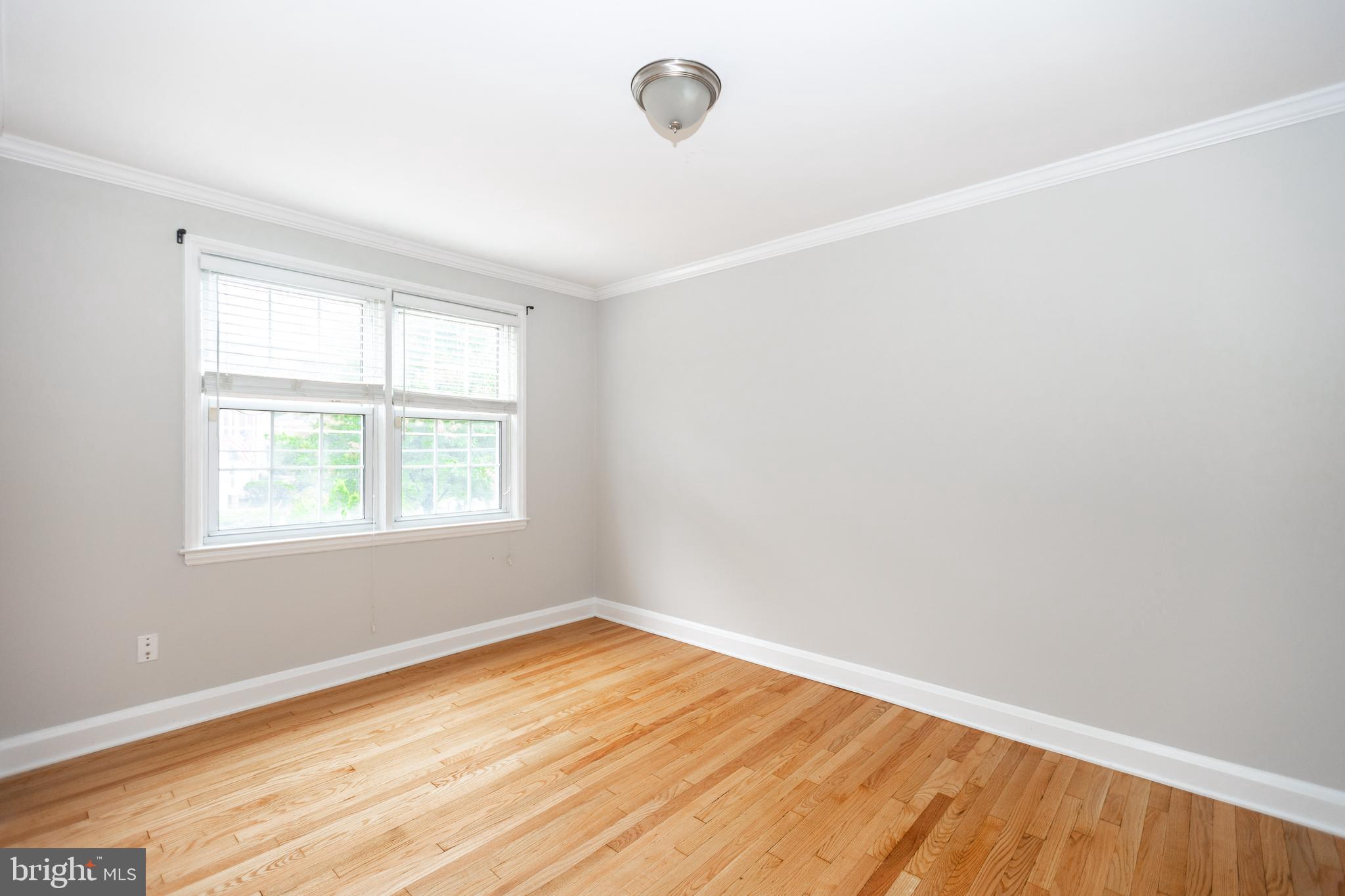 173 Dumbarton Road Baltimore, MD 21212 - Photo 32 of 41 Bedroom #2 with crown moulding