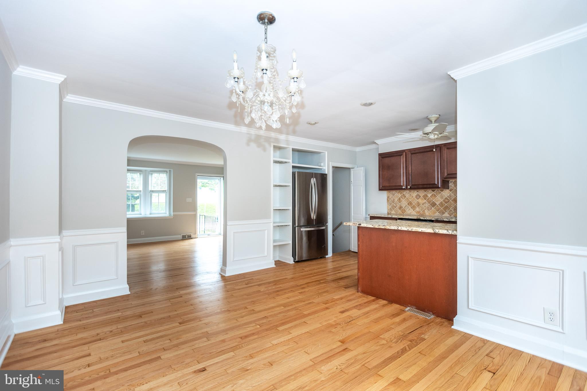 173 Dumbarton Road Baltimore, MD 21212 - Photo 10 of 41 Dining room with chandelier