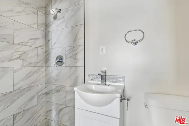 $3,750 | 237 West Kelso Street, Inglewood, CA 90301