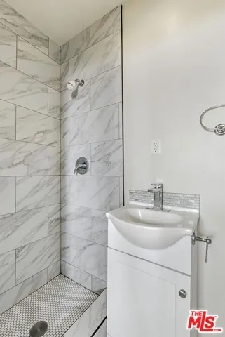 $3,750 | 237 West Kelso Street, Inglewood, CA 90301