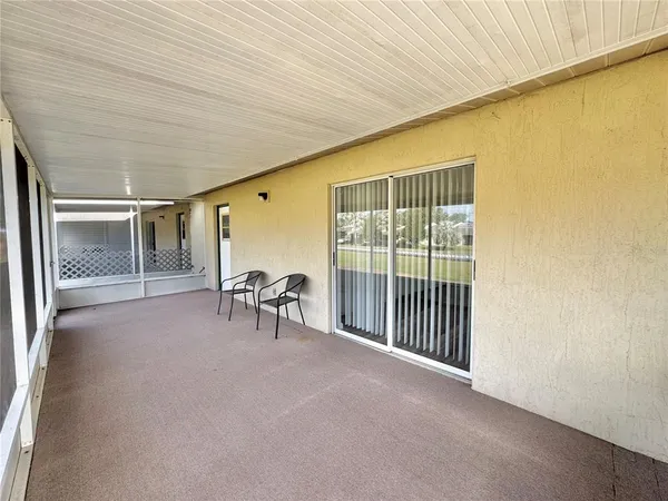 a view of livingroom with furniture